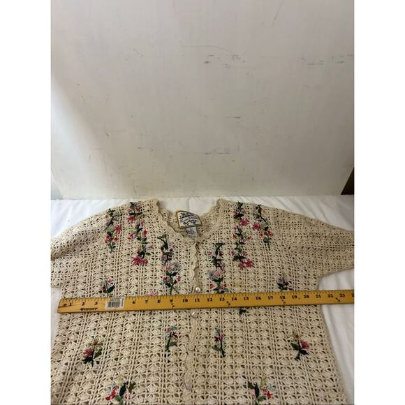 Heirloom Collection Crochet sweater large flowers buttons rn383437 - Picture 6 of 10
